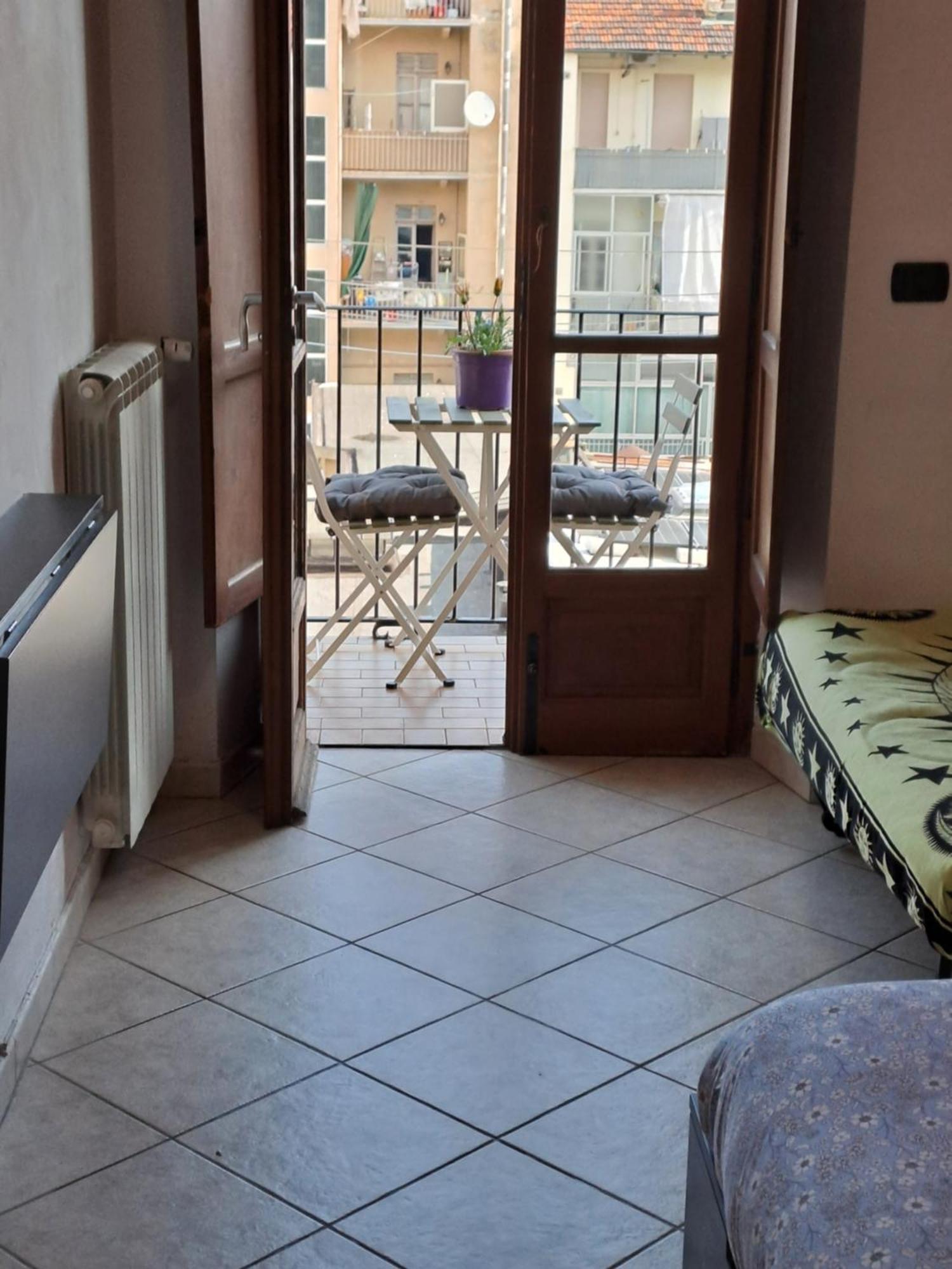 Cozy Room Stanza Close City Center In A Family House Stanza In Appartamento Condiviso Noi Viviamo In Casa Stanza In Affitto Torino Værelse billede